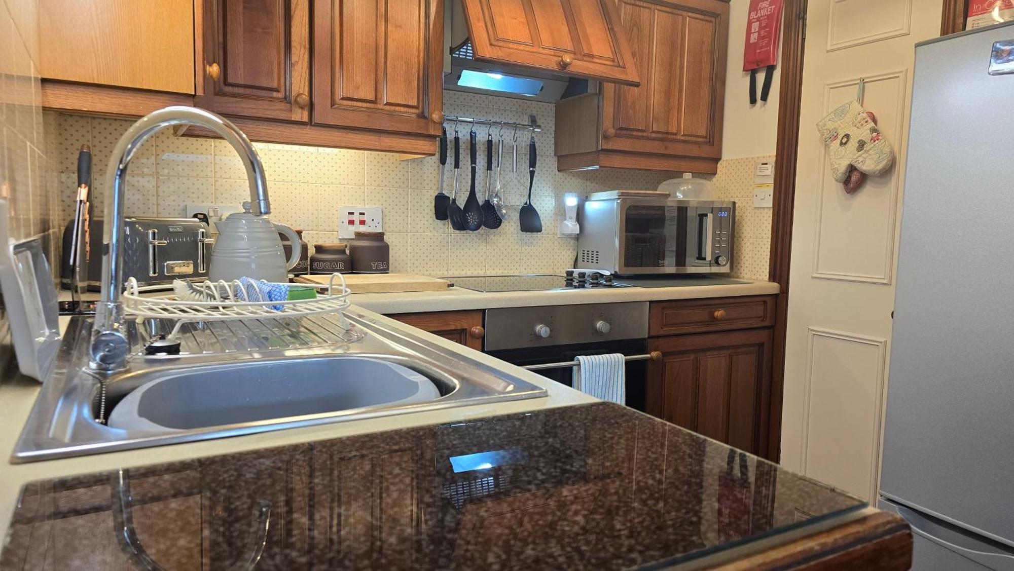 Lyndale Self-Catering Apartment Sleeps 4 Уиндермер Екстериор снимка