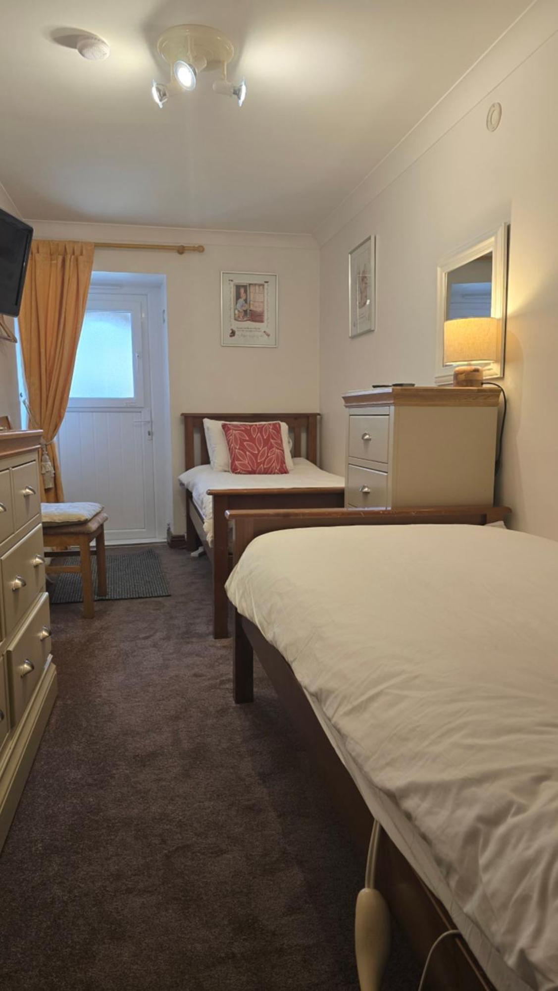Lyndale Self-Catering Apartment Sleeps 4 Уиндермер Екстериор снимка