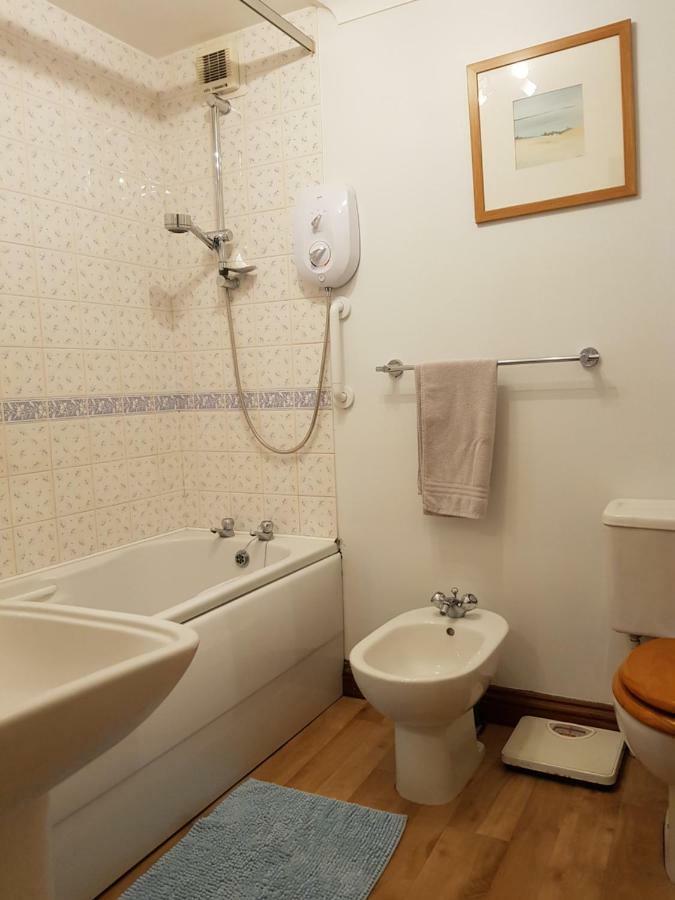 Lyndale Self-Catering Apartment Sleeps 4 Уиндермер Екстериор снимка
